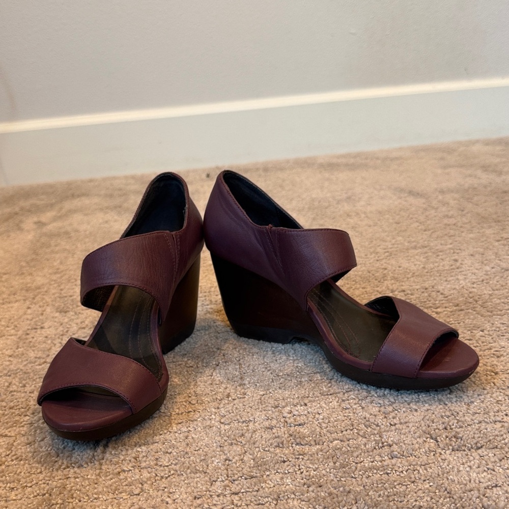 Camper Women's Dark Red Wedge Sandals - Picture 7 of 7